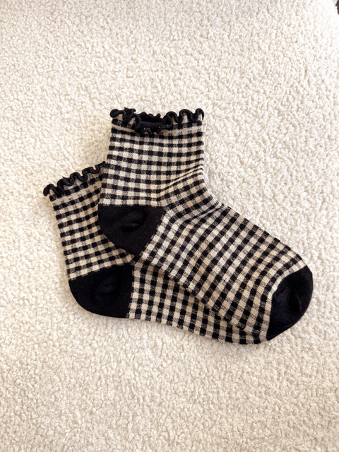 Checkered Ankle Ruffle Socks